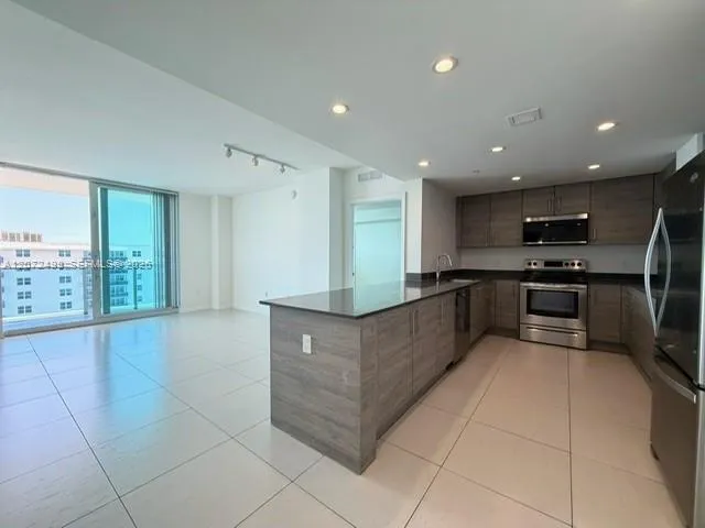 7525 E Treasure Dr #1012 North Bay Village, FL 33141