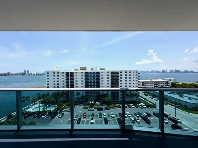 7525 E Treasure Dr #1012 North Bay Village, FL 33141