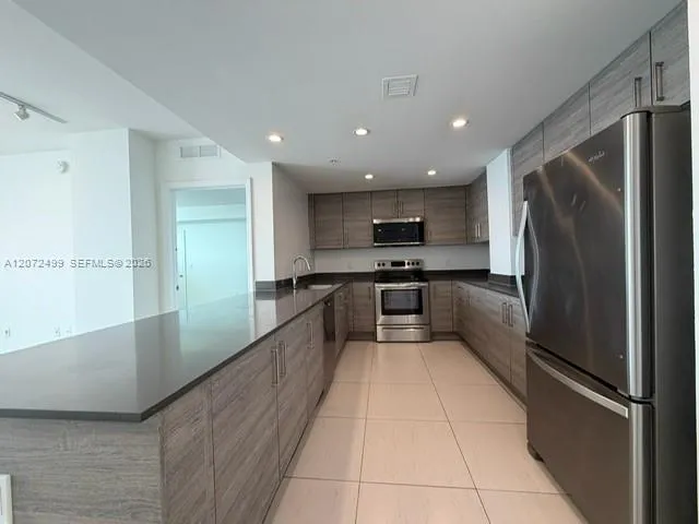 7525 E Treasure Dr #1012 North Bay Village, FL 33141