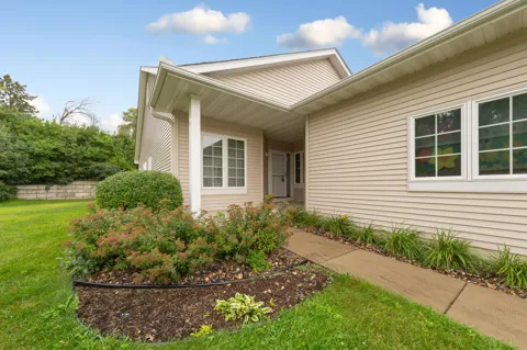 20524 Eastview Curve
