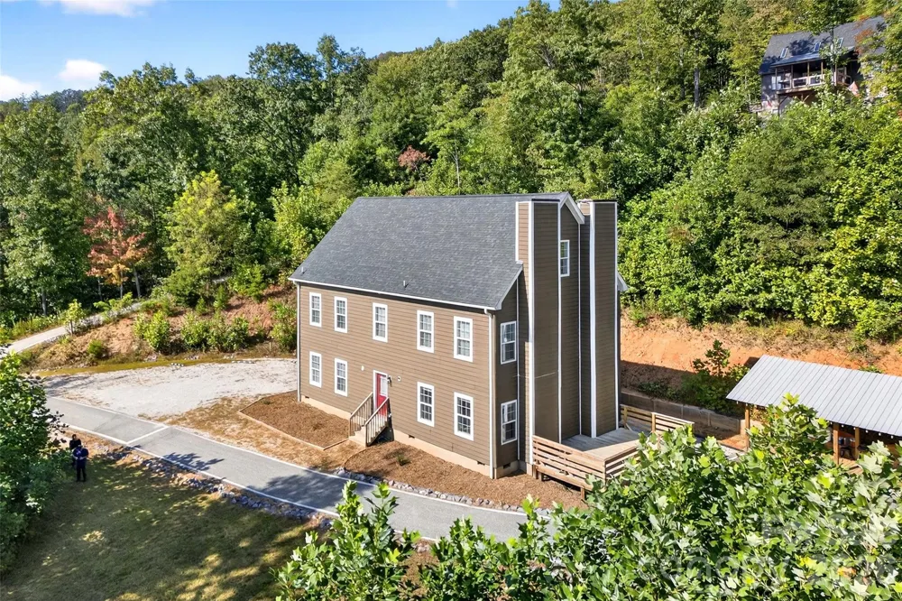 8026 Buck Creek Road Marion, NC 28752