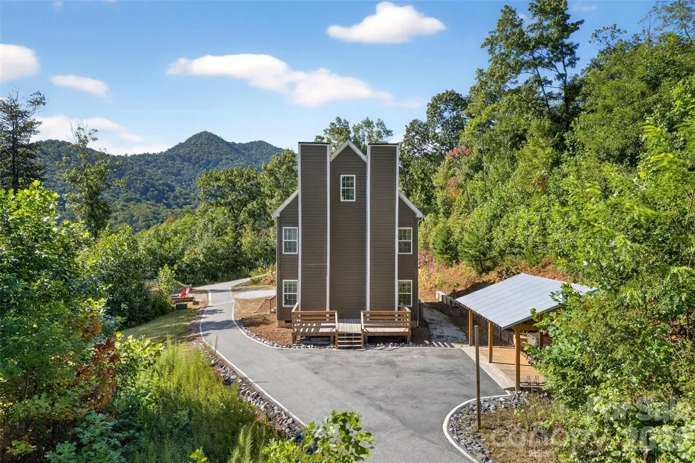 8026 Buck Creek Road Marion, NC 28752