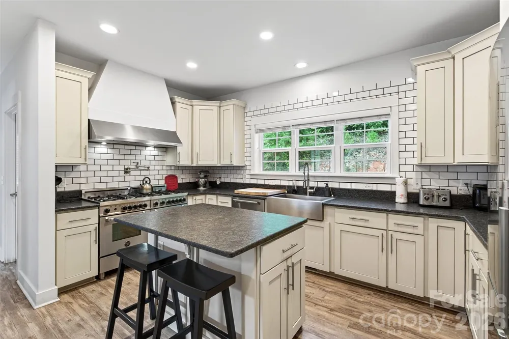 8026 Buck Creek Road Marion, NC 28752