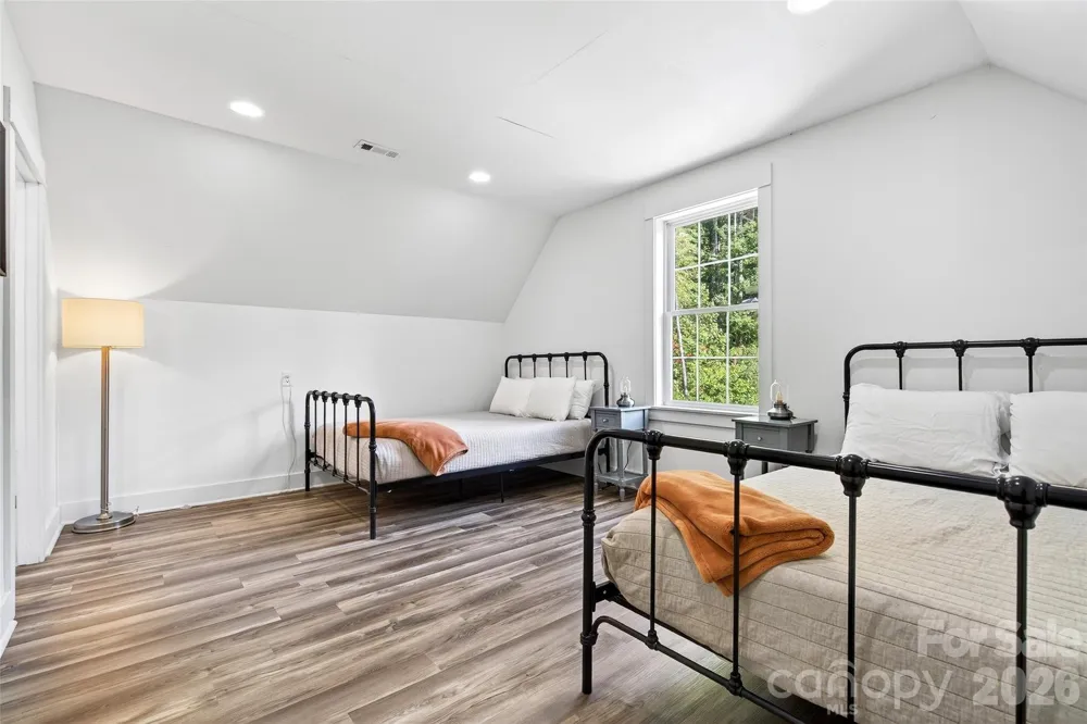 8026 Buck Creek Road Marion, NC 28752