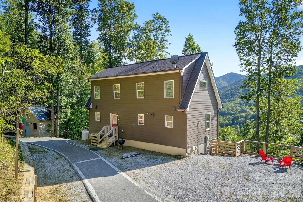 8032 Buck Creek Road Marion, NC 28752