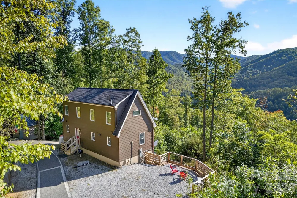 8032 Buck Creek Road Marion, NC 28752