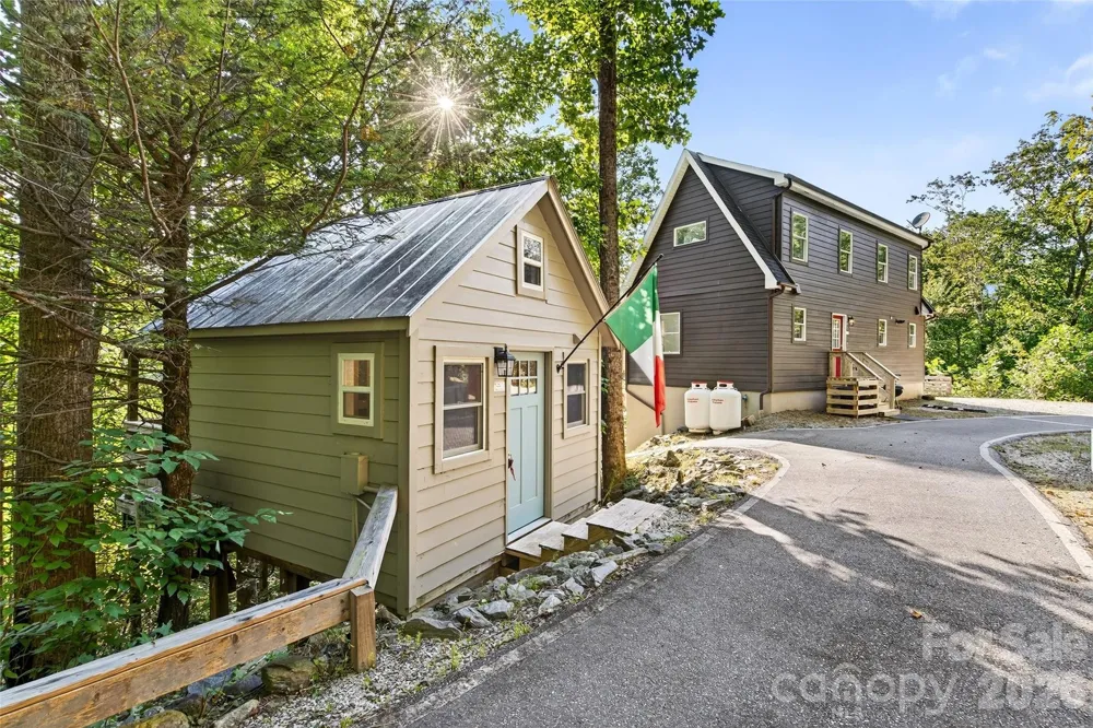8032 Buck Creek Road Marion, NC 28752