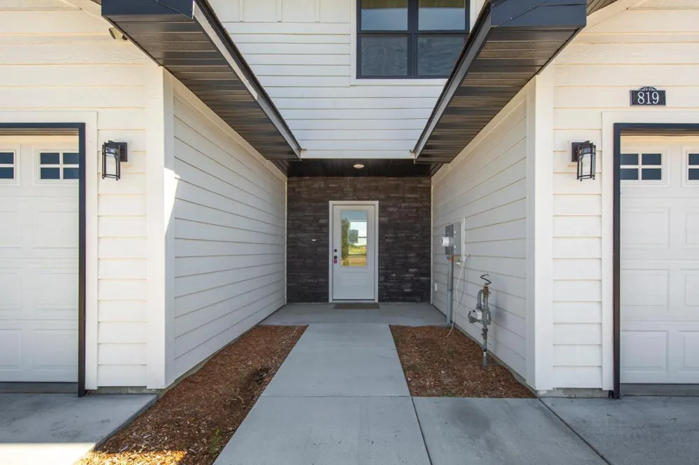 819 Viburnum Street Belle Plaine, MN 56011