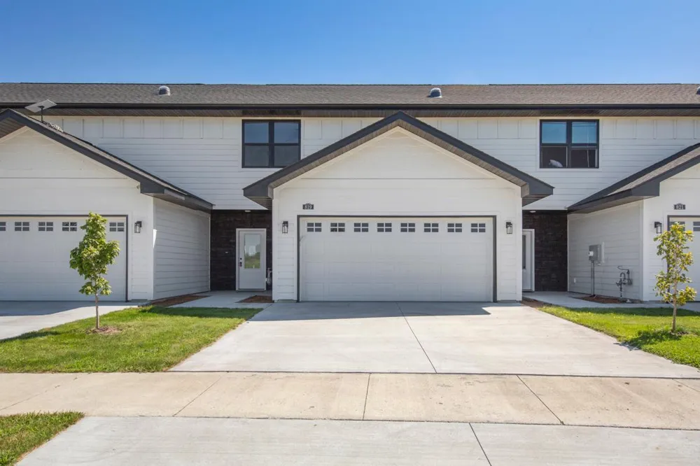 819 Viburnum Street Belle Plaine, MN 56011