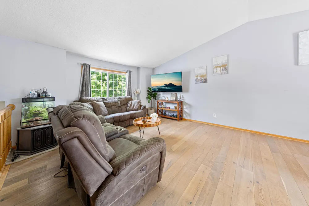 729 Heritage Lane Belle Plaine, MN 56011