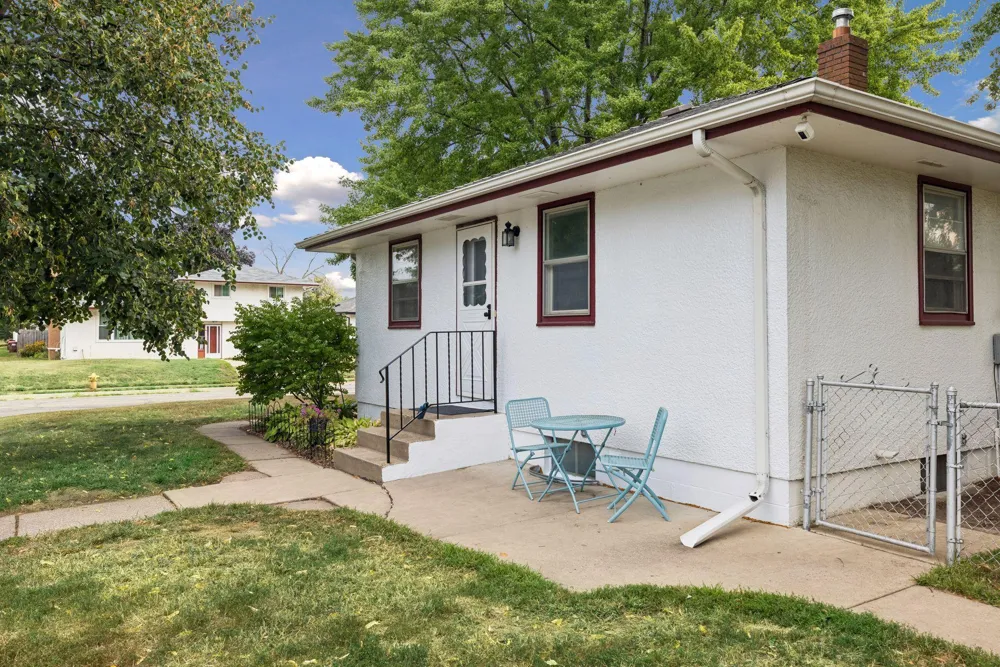 157 Poplar Street W South Saint Paul, MN 55075