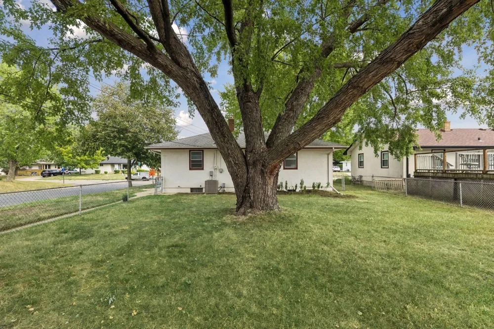 157 Poplar Street W South Saint Paul, MN 55075
