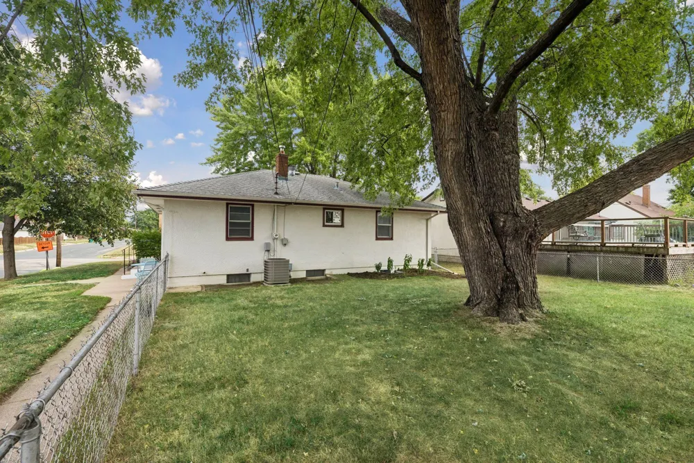 157 Poplar Street W South Saint Paul, MN 55075