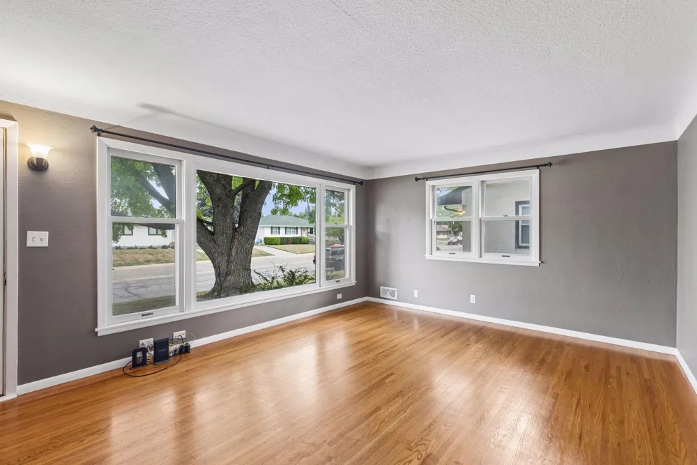 157 Poplar Street W South Saint Paul, MN 55075