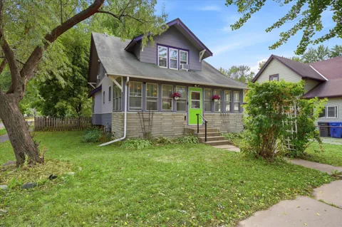 252 Stevens Street W