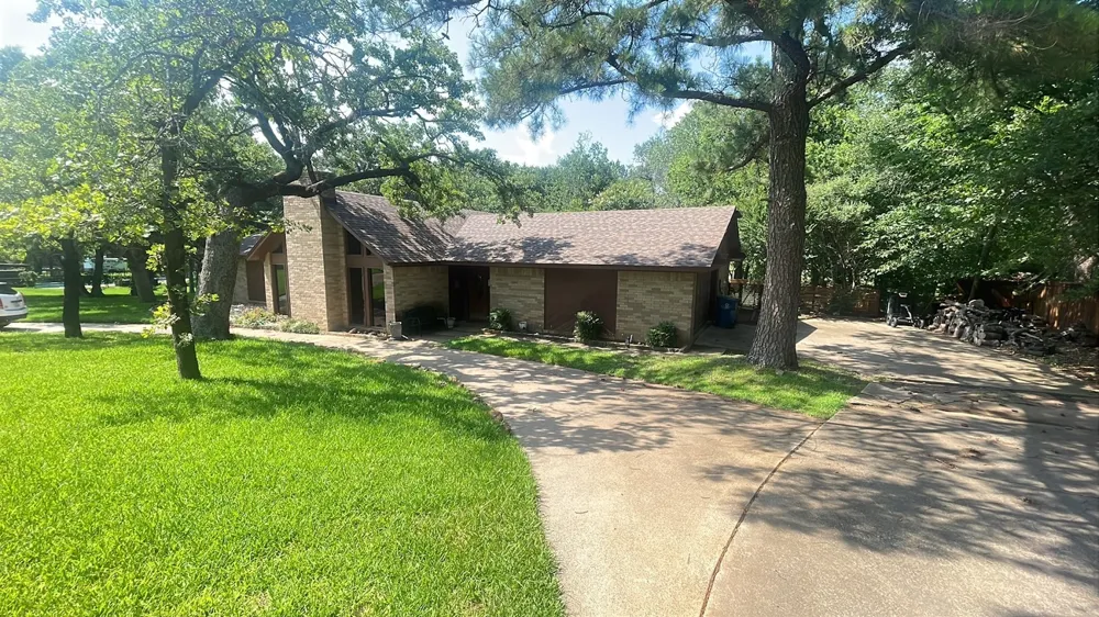 135 Creekside Drive Double Oak, TX 75077
