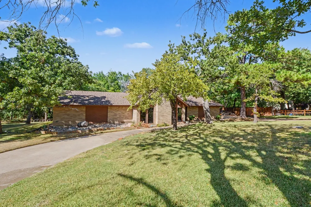 135 Creekside Drive Double Oak, TX 75077