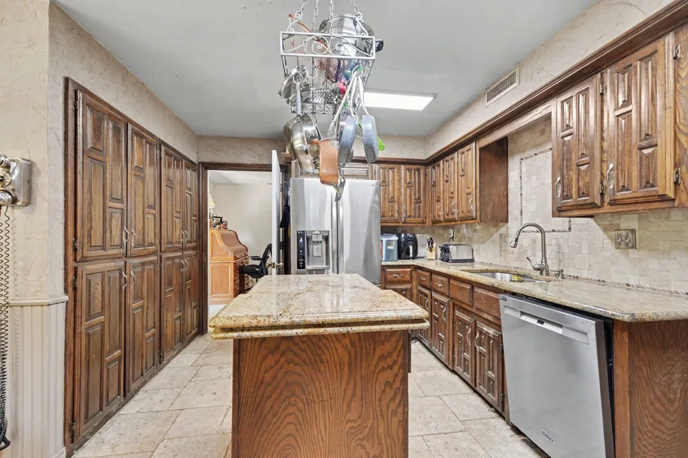 135 Creekside Drive Double Oak, TX 75077
