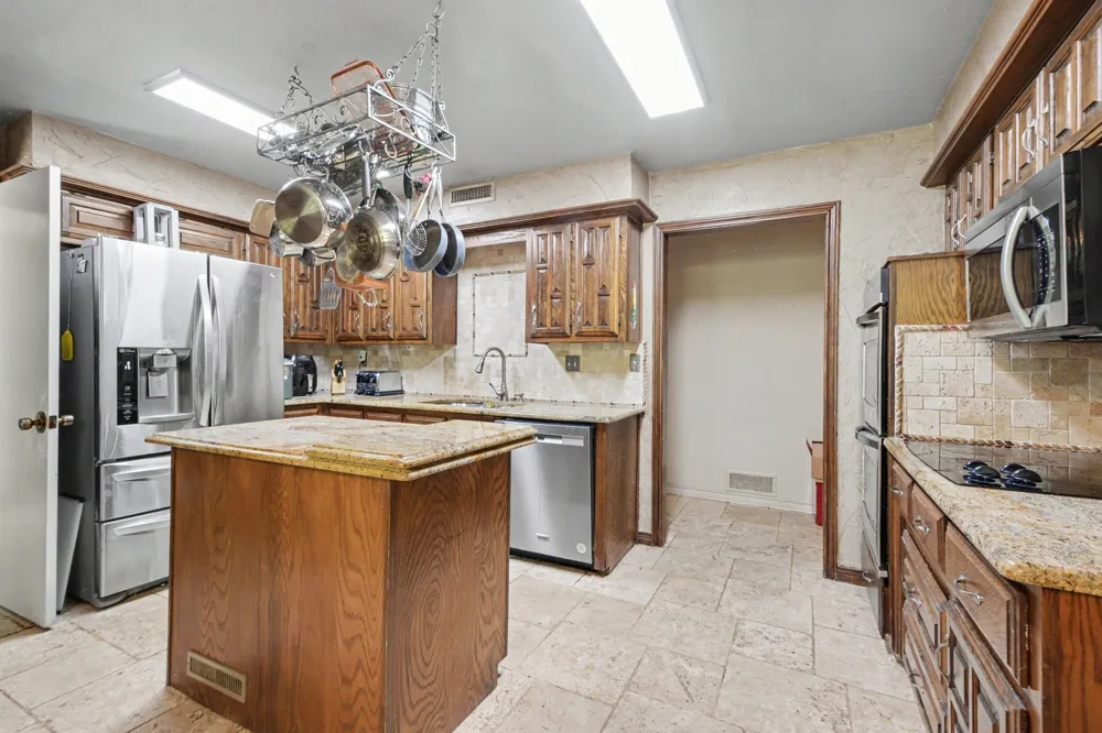 135 Creekside Drive Double Oak, TX 75077