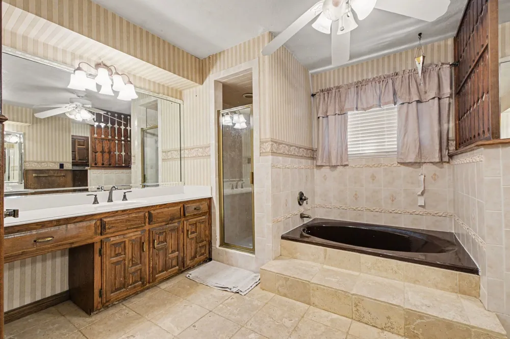 135 Creekside Drive Double Oak, TX 75077