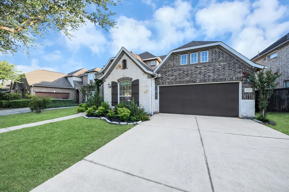 818 Butterfly Garden Trail Richmond, TX 77406