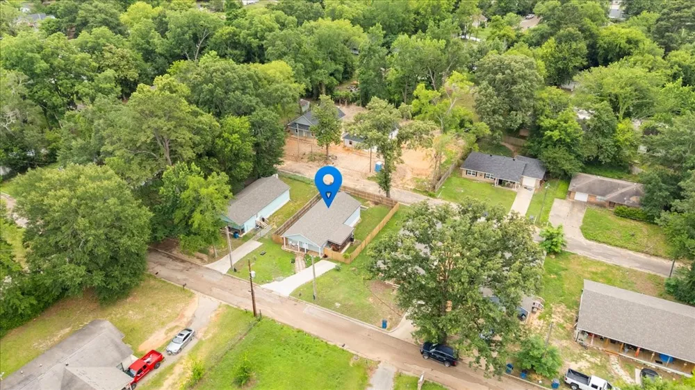 215 HULL STREET Gladewater, TX 75647