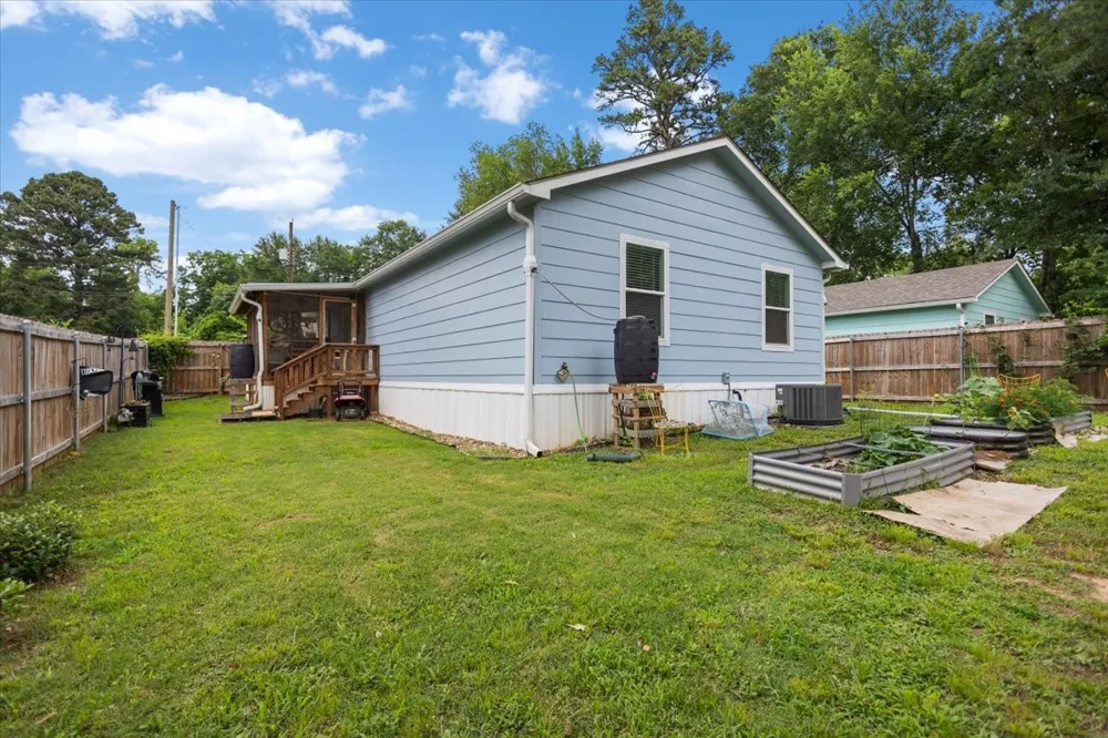 215 HULL STREET Gladewater, TX 75647