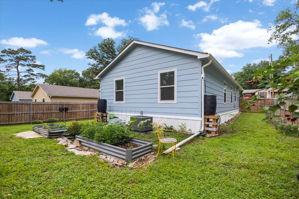 215 HULL STREET Gladewater, TX 75647