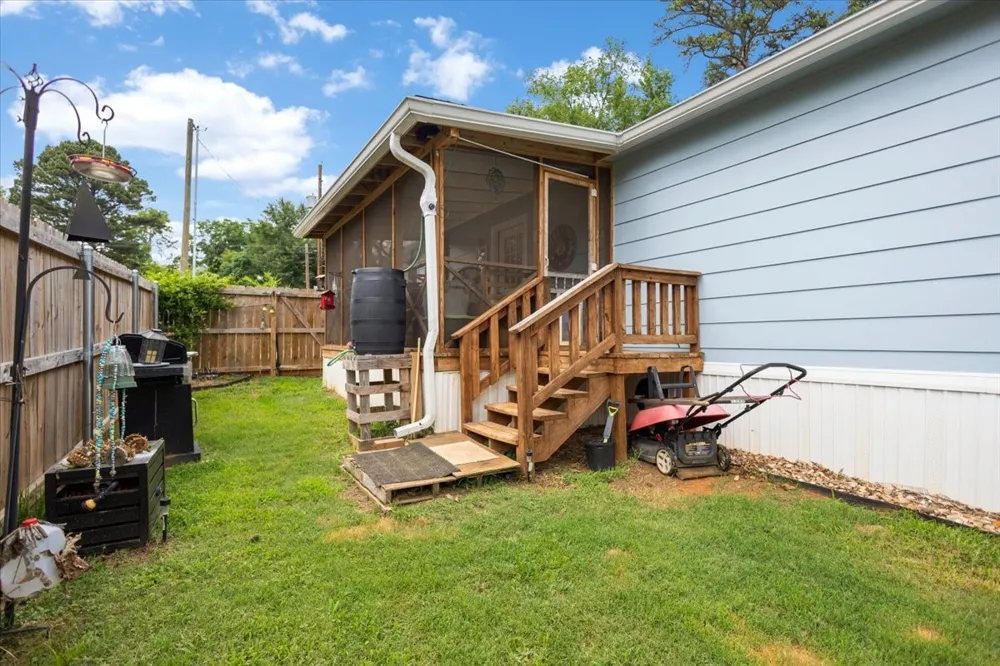 215 HULL STREET Gladewater, TX 75647