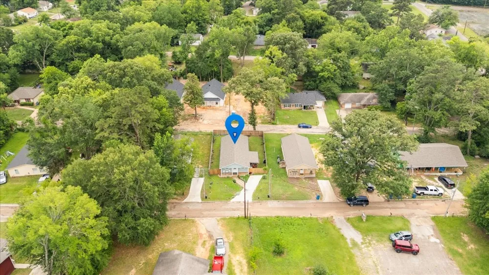 215 HULL STREET Gladewater, TX 75647