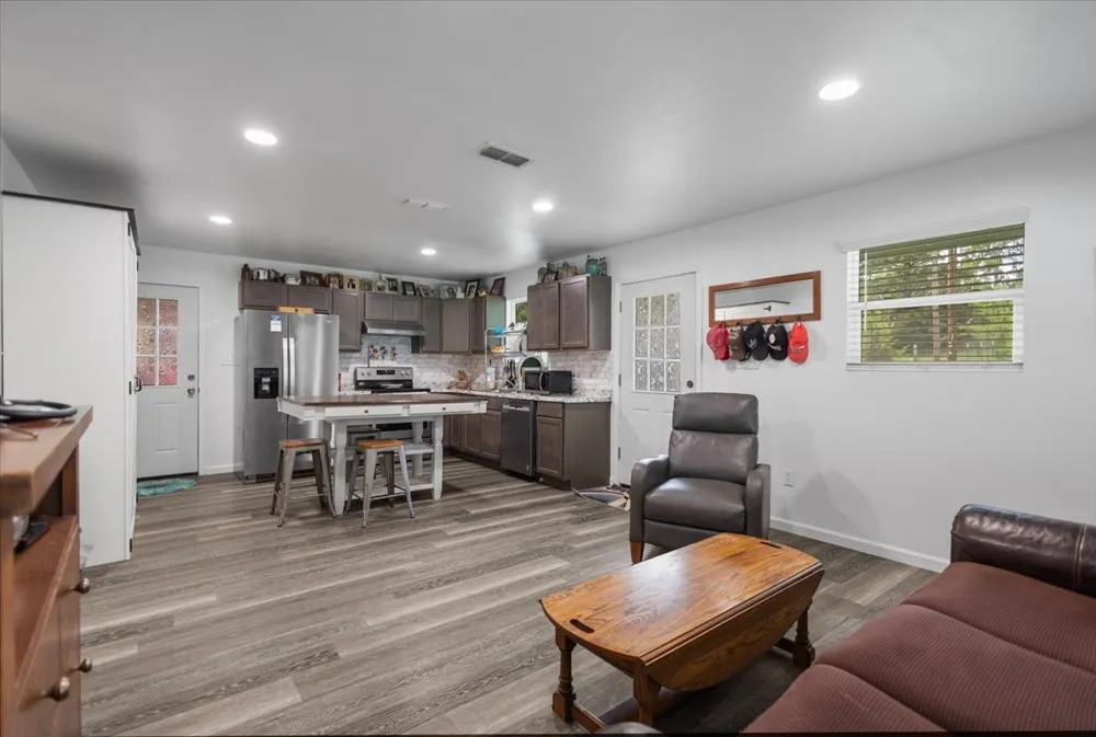 215 HULL STREET Gladewater, TX 75647