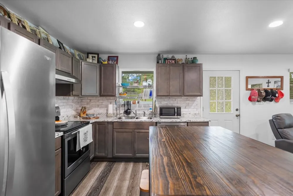 215 HULL STREET Gladewater, TX 75647