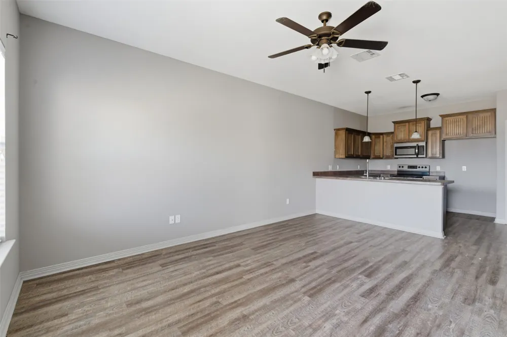 101 W Capps Street #D Rio Vista, TX 76093