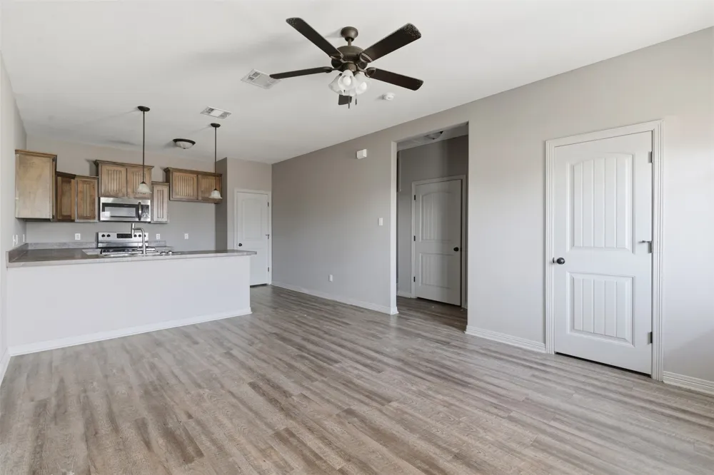 101 W Capps Street #D Rio Vista, TX 76093