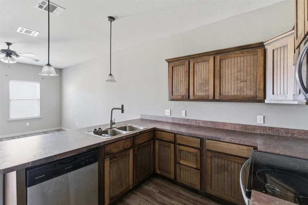101 W Capps Street #D Rio Vista, TX 76093
