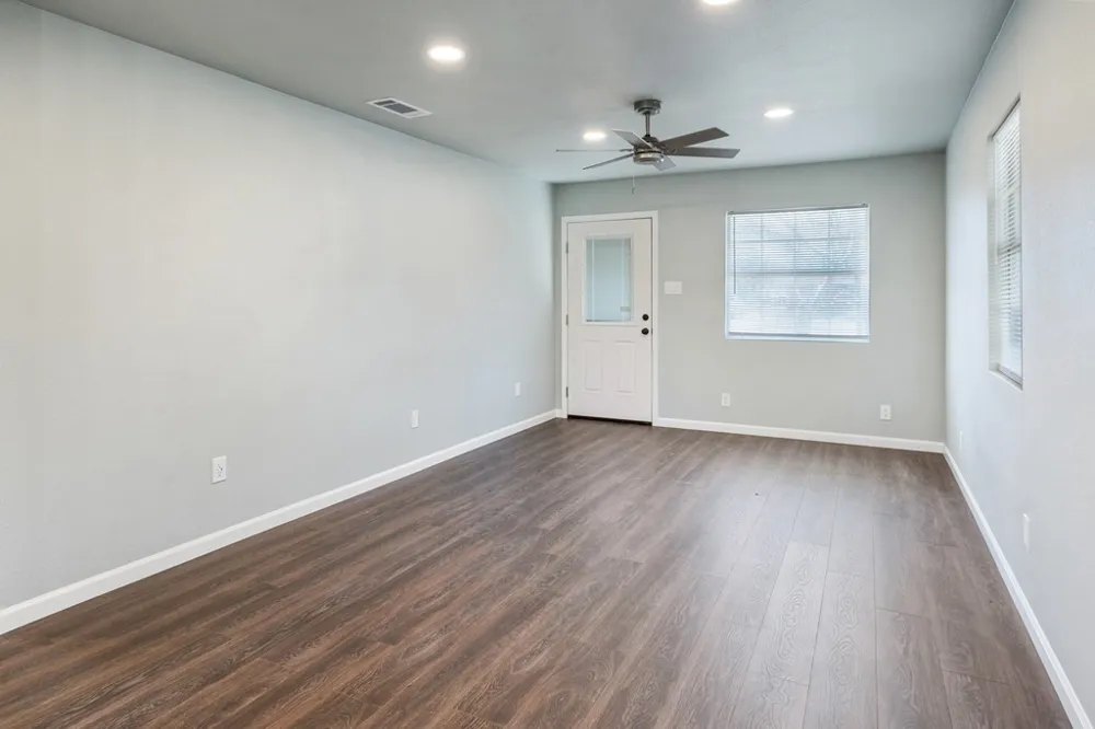 208 Coleman Street Mabank, TX 75147