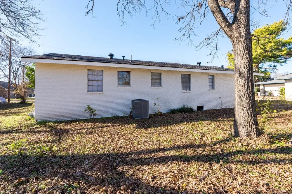 208 Coleman Street Mabank, TX 75147