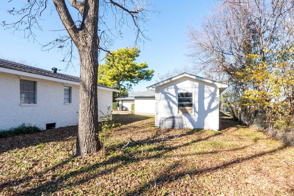 208 Coleman Street Mabank, TX 75147