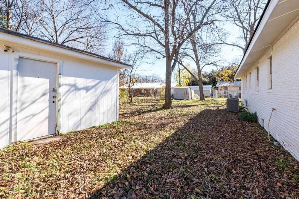 208 Coleman Street Mabank, TX 75147
