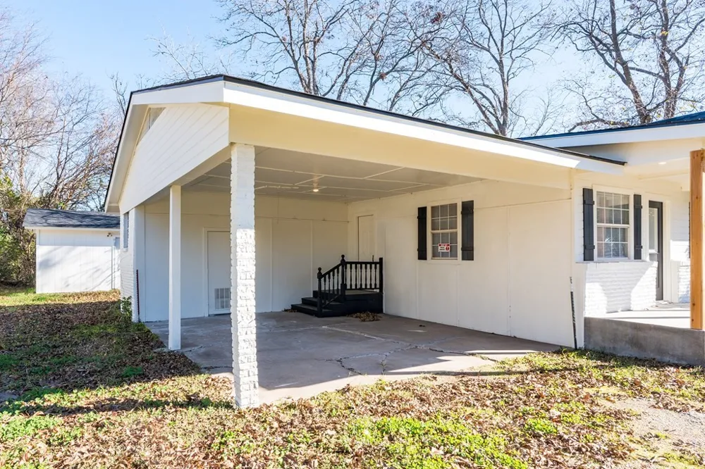 208 Coleman Street Mabank, TX 75147