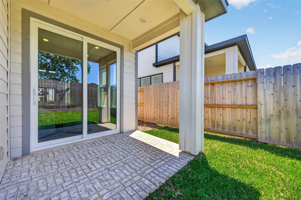 702 Sonfield Drive Stafford, TX 77477