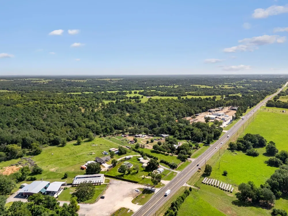 18121 Highway 105 E Plantersville, TX 77363