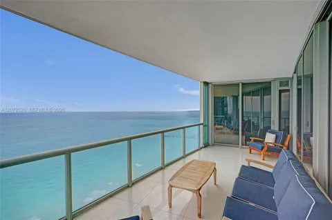 17121 Collins Ave #3206