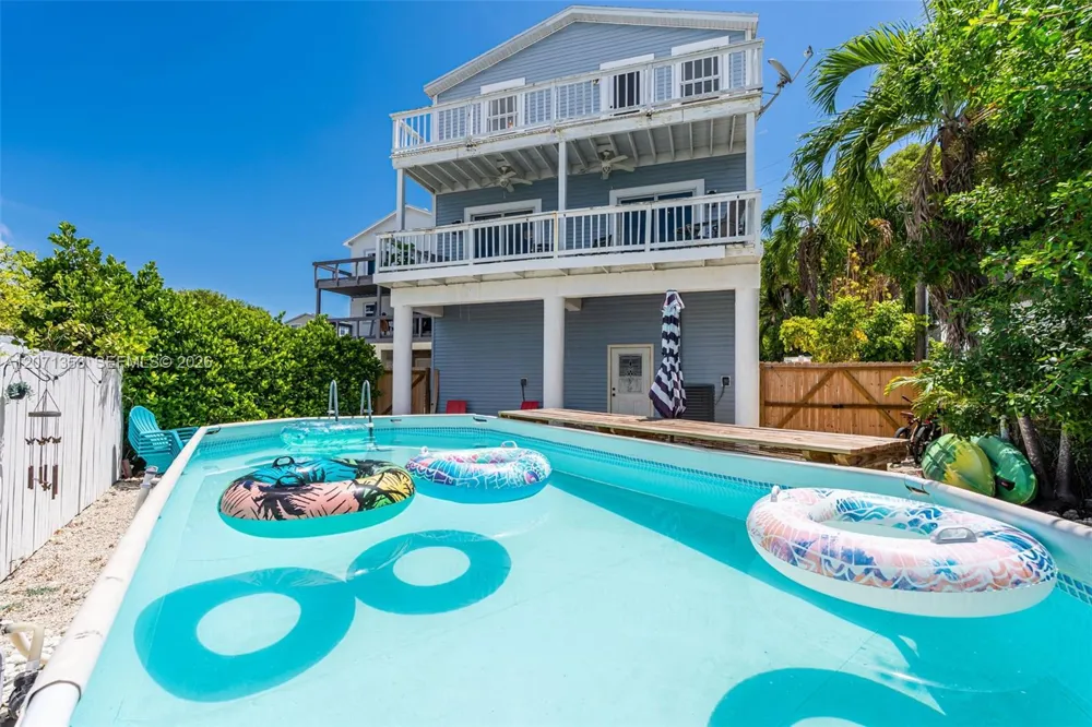 21 Mockingbird Rd Key Largo, FL 33037