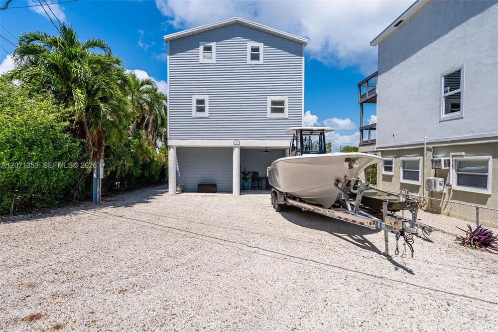 21 Mockingbird Rd Key Largo, FL 33037