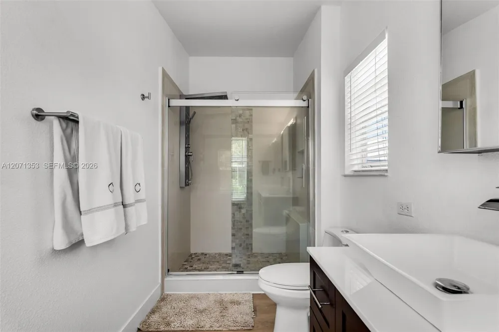 21 Mockingbird Rd Key Largo, FL 33037