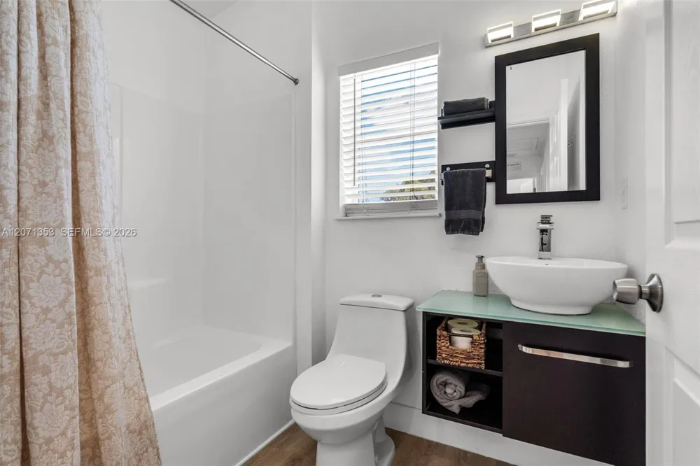 21 Mockingbird Rd Key Largo, FL 33037