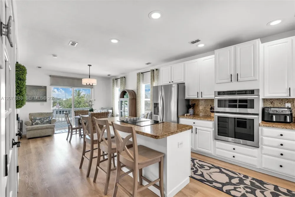21 Mockingbird Rd Key Largo, FL 33037