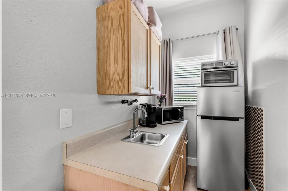 21 Mockingbird Rd Key Largo, FL 33037