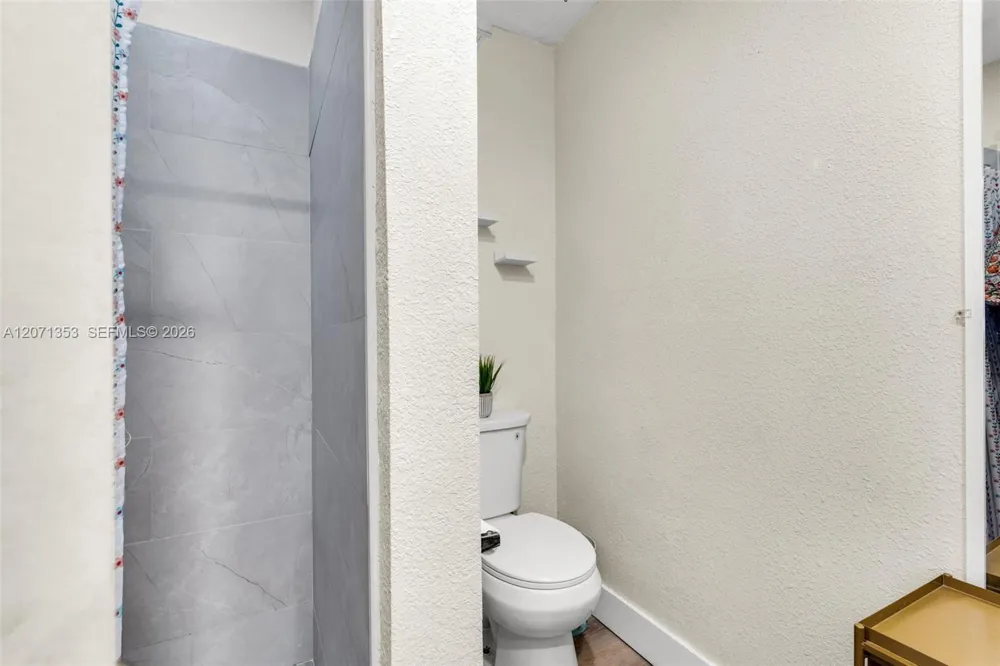 21 Mockingbird Rd Key Largo, FL 33037